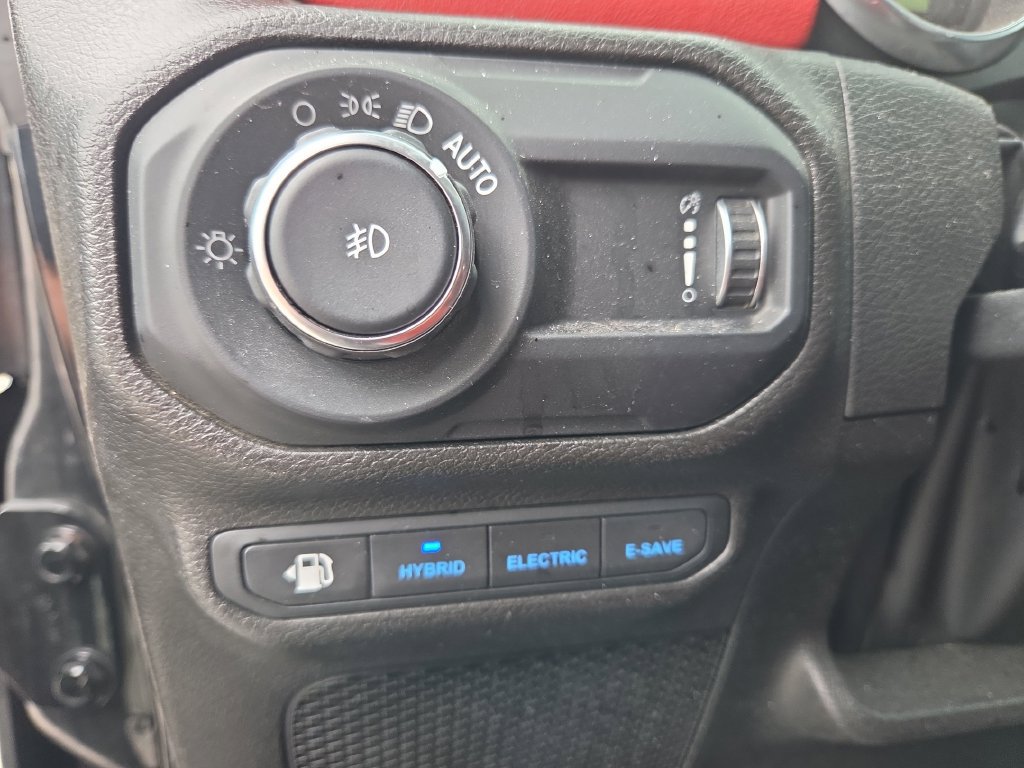 Used 2023 Jeep Wrangler Unlimited Rubicon 4xe AWD/4WD image 31