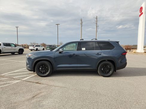 New 2026 Toyota Grand Highlander XLE image 3