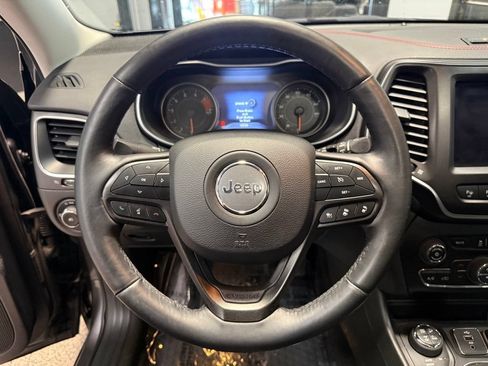 Used 2019 Jeep Cherokee Trailhawk AWD/4WD image 12