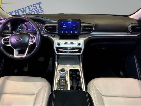 Used 2023 Ford Explorer XLT w/ Equipment Group 202A AWD/4WD image 8