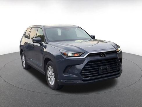 Used 2025 Toyota Grand Highlander FWD image 3