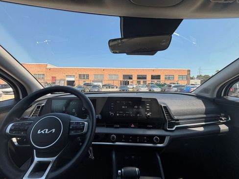 Used 2025 Kia Sportage LX FWD image 32