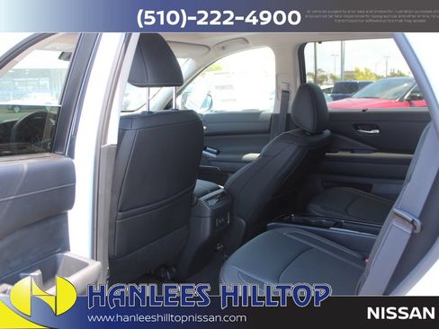 New 2026 Nissan Pathfinder SL w/ SL Premium Package AWD/4WD image 17