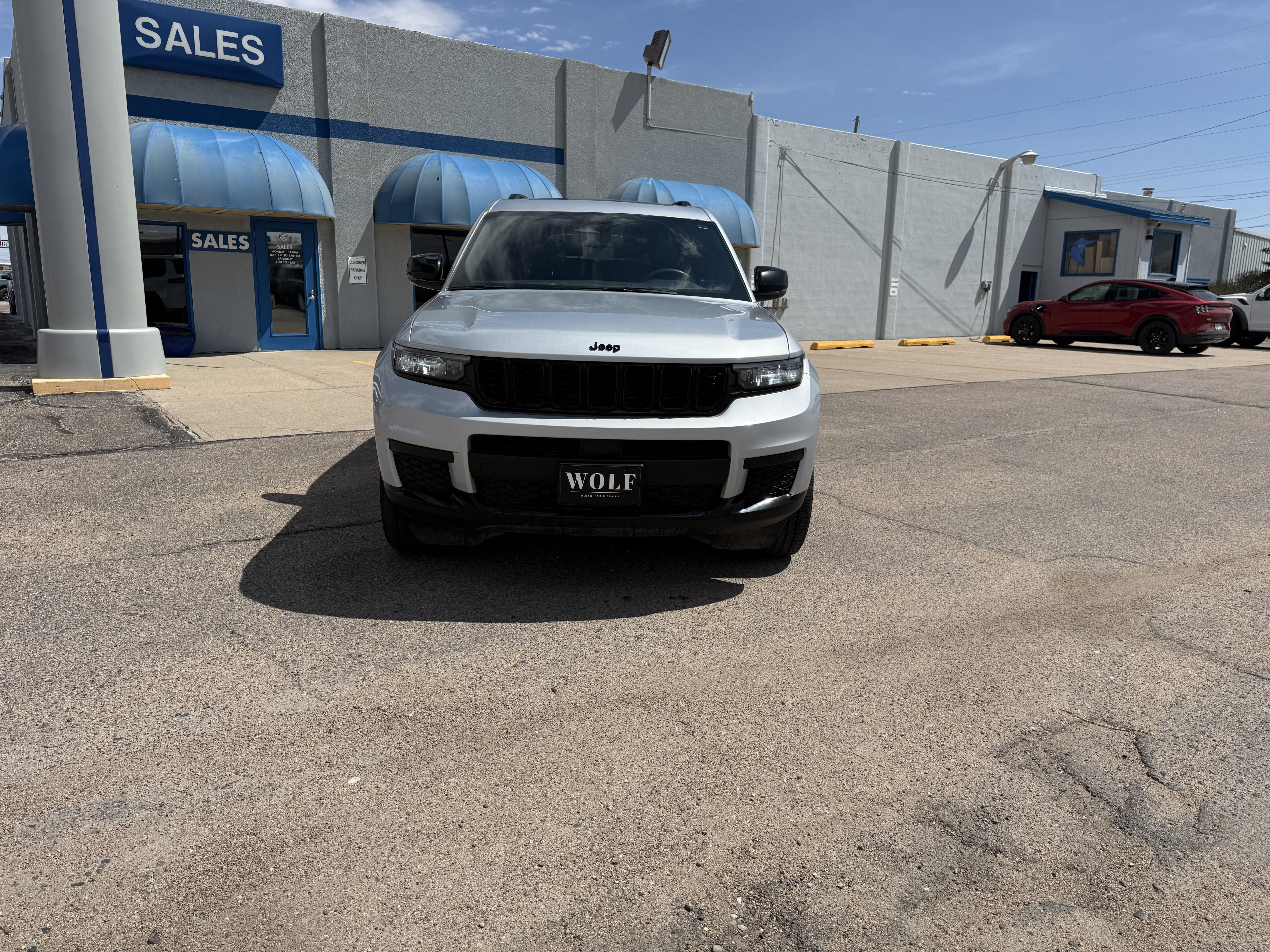 Used 2023 Jeep Grand Cherokee L Laredo AWD/4WD image 2
