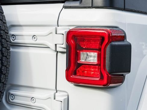 Used 2022 Jeep Wrangler Unlimited Sahara w/ Dual Top Group image 7