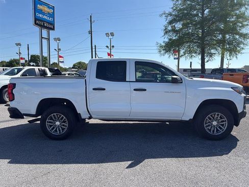 Used 2024 Chevrolet Colorado W/T RWD image 3