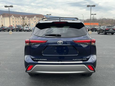 Used 2022 Toyota Highlander Platinum image 6