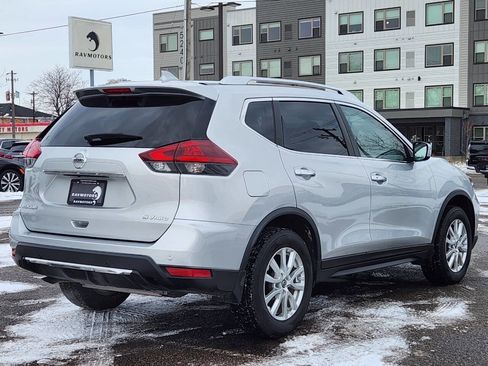 Used 2020 Nissan Rogue SV image 10