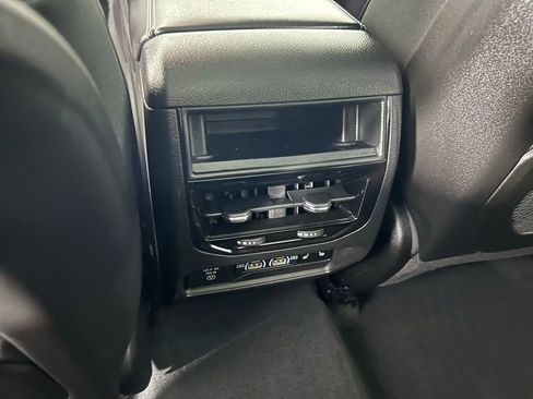 Used 2024 Jeep Grand Cherokee Limited w/ Black Appearance Package image 16