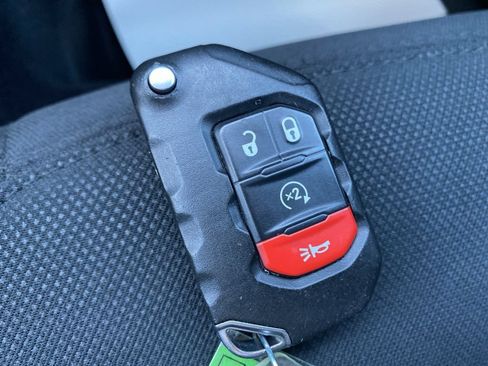 Used 2022 Jeep Wrangler Unlimited Sport AWD/4WD image 28