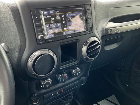 Used 2018 Jeep Wrangler Unlimited Sport w/ Connectivity Group image 16