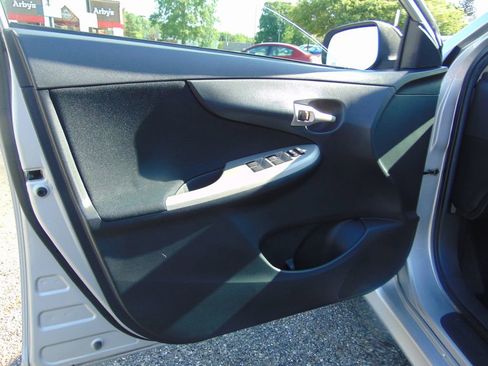 Used 2010 Toyota Corolla S FWD image 20