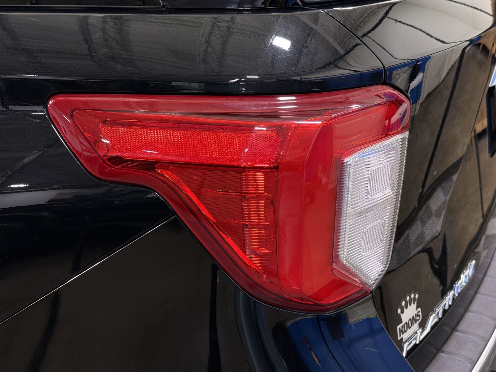 Used 2020 Ford Explorer Platinum w/ Premium Technology Package AWD/4WD image 17