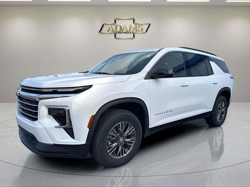 Certified 2025 Chevrolet Traverse LT FWD image 1