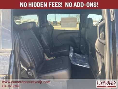 New 2026 Chrysler Pacifica Select w/ S Appearance Package FWD image 19