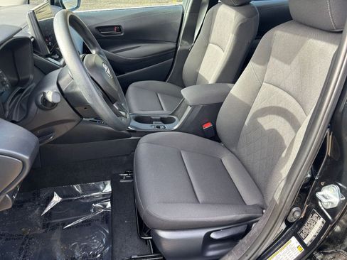 Used 2025 Toyota Corolla LE image 32