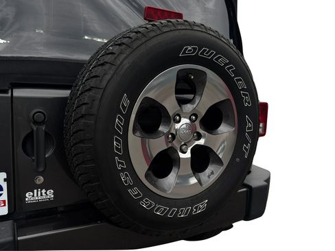 Used 2017 Jeep Wrangler Sahara w/ Connectivity Group image 24