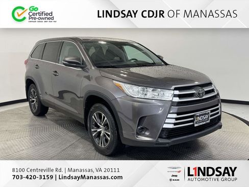 Used 2019 Toyota Highlander LE image 1
