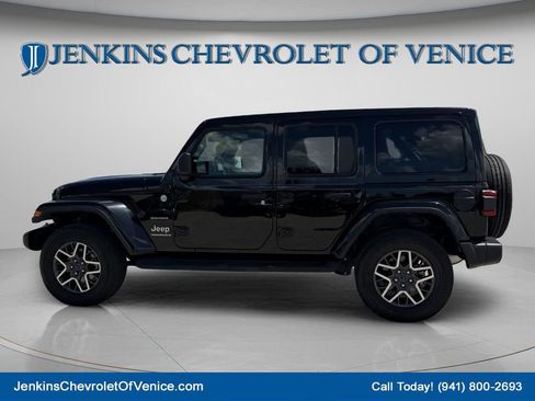 Used 2024 Jeep Wrangler Unlimited Sahara w/ Technology Group AWD/4WD image 9