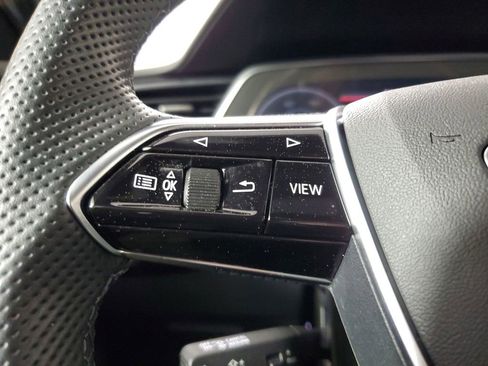 Used 2022 Audi e-tron S Premium Plus image 24