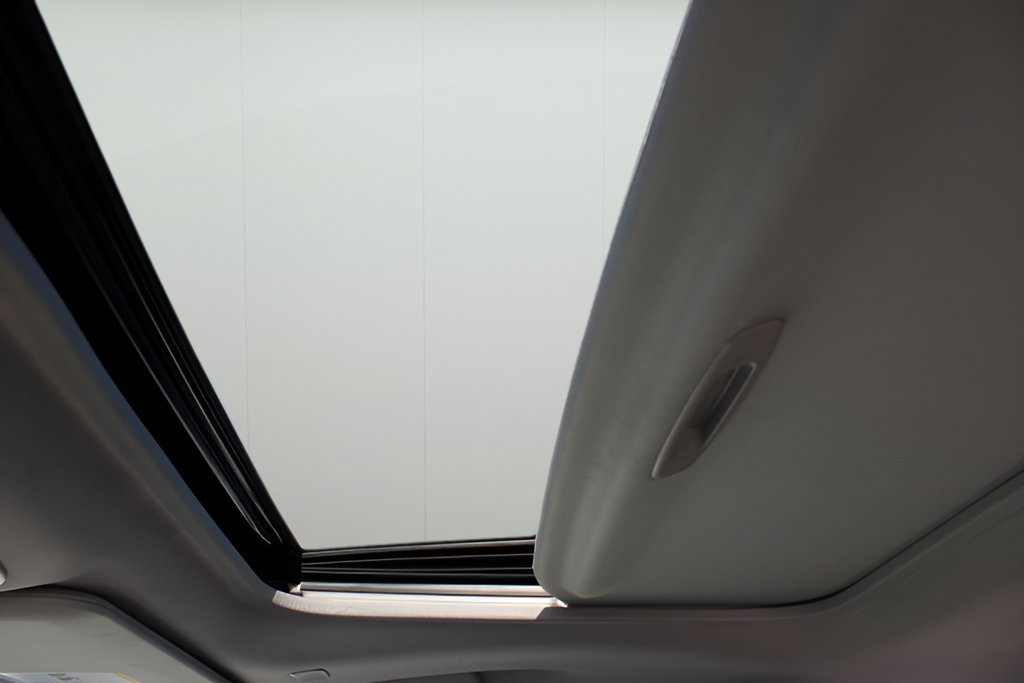 Certified 2025 Toyota Sienna XLE FWD image 11
