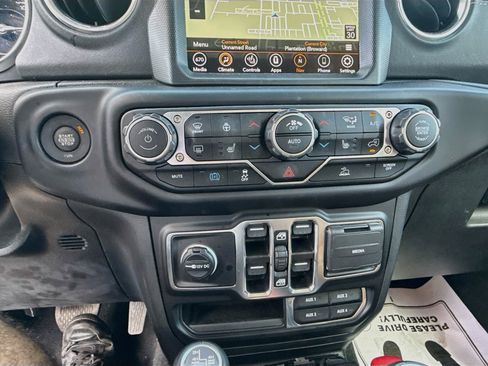 Used 2023 Jeep Wrangler Unlimited Sahara w/ Cold Weather Group AWD/4WD image 17