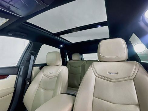 Used 2018 Cadillac XT5 Luxury w/ Driver Awareness Package FWD image 11