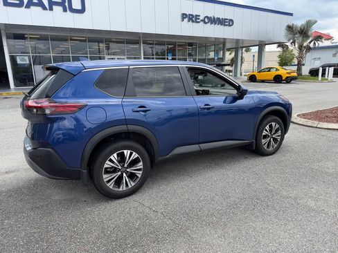 Used 2023 Nissan Rogue SV FWD image 3