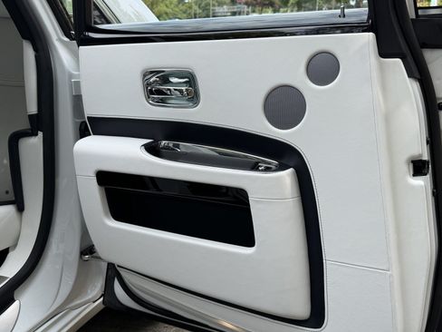 Used 2018 Rolls-Royce Ghost RWD image 34