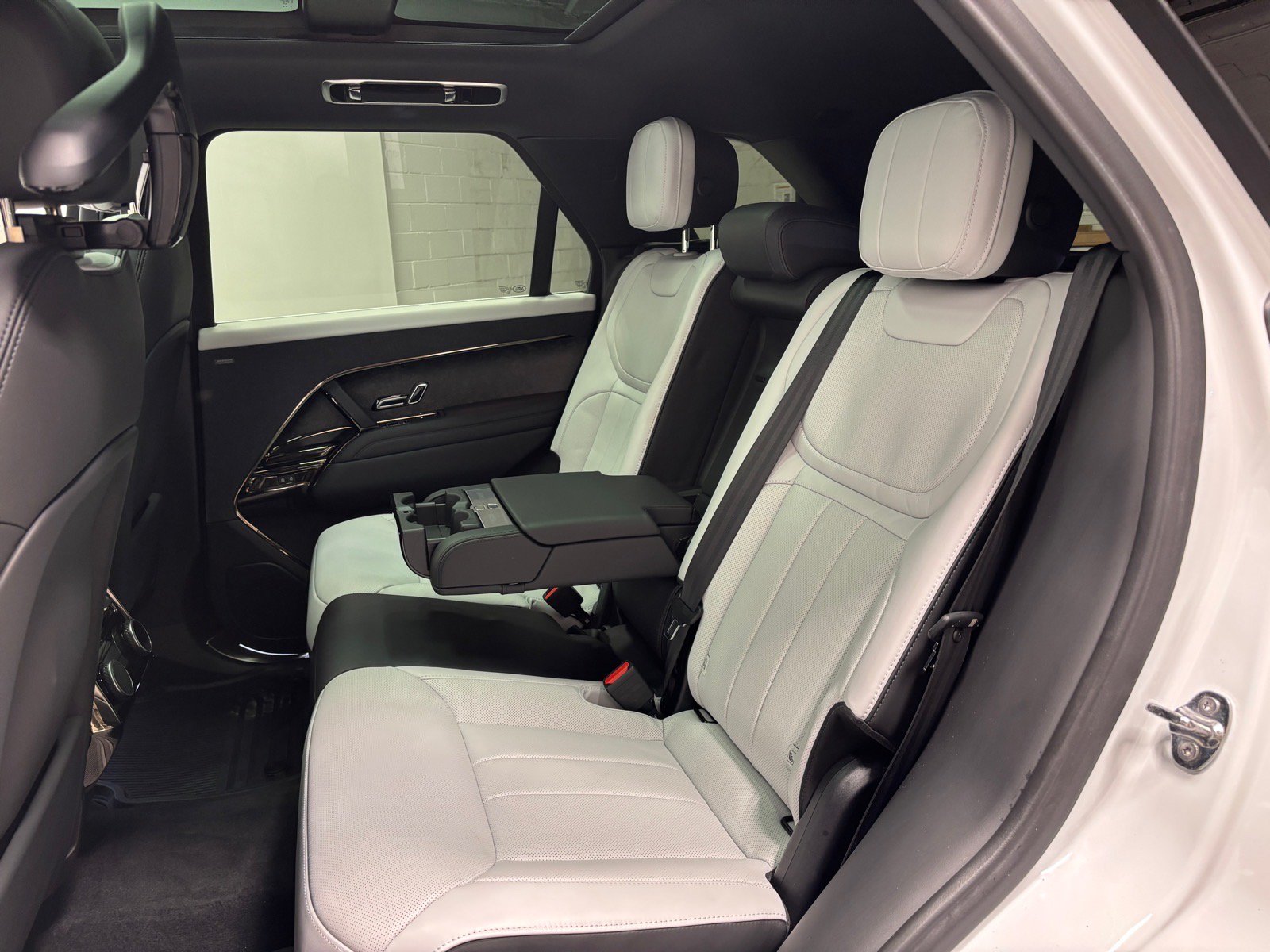Used 2025 Land Rover Range Rover Sport Dynamic SE AWD/4WD image 24
