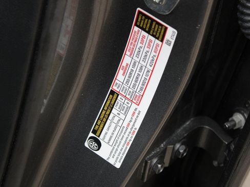 Used 2024 Nissan Pathfinder SV image 32