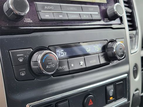 Used 2021 Nissan Titan SV w/ SV Convenience Package image 22