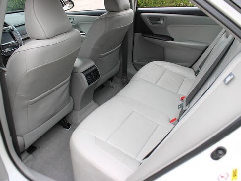 Used 2015 Toyota Camry XLE image 16