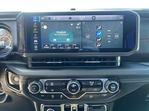 Used 2025 Jeep Wrangler Unlimited Rubicon AWD/4WD image 22