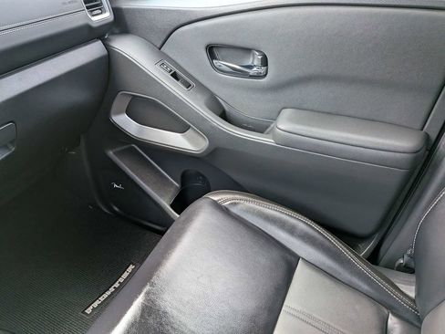 Used 2024 Nissan Frontier SL RWD image 19