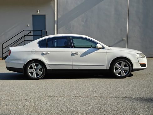 Used 2008 Volkswagen Passat Komfort FWD image 2
