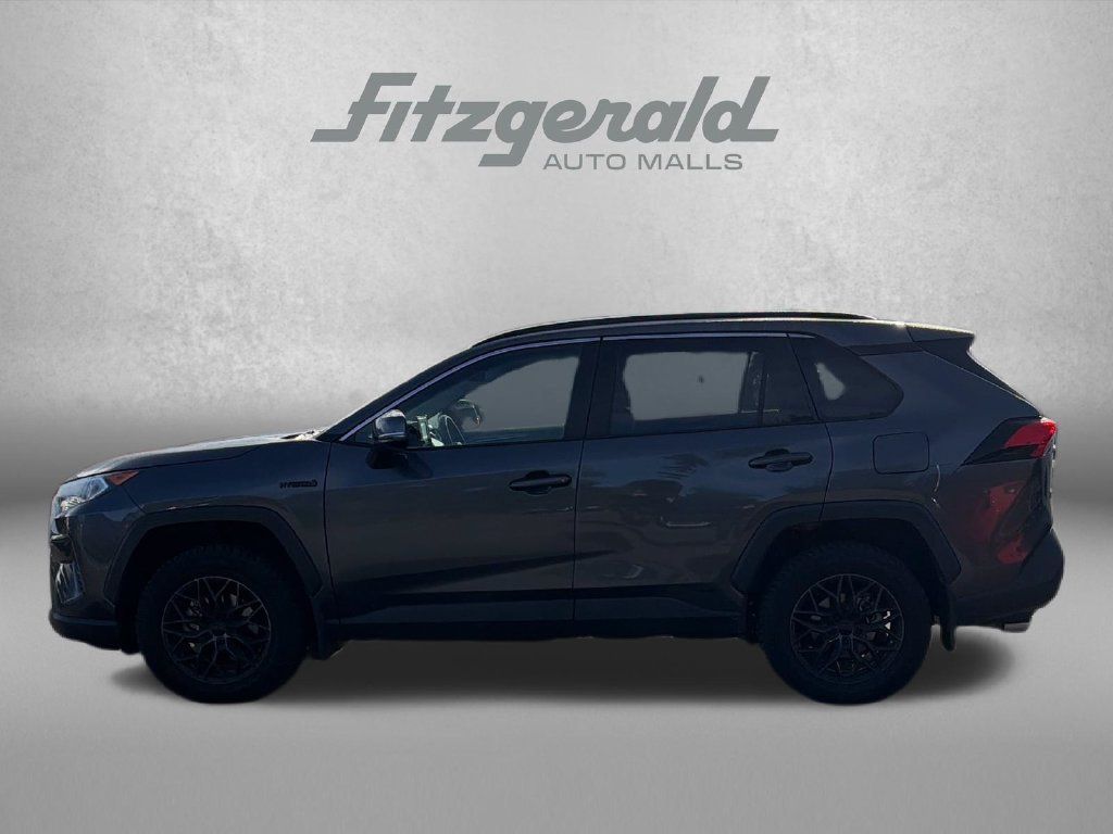 Used 2021 Toyota RAV4 XLE w/ Convenience Package AWD/4WD image 5