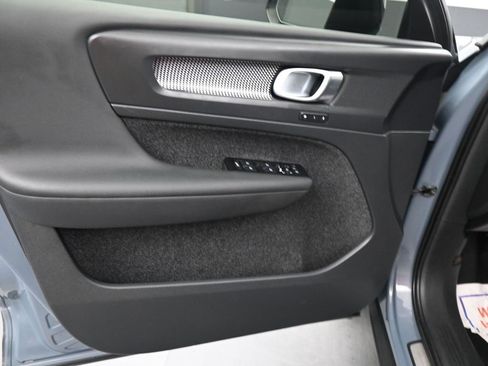 Used 2022 Volvo XC40 P8 Recharge Plus image 10