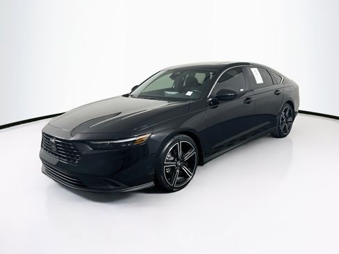 Used 2025 Honda Accord Sport image 3