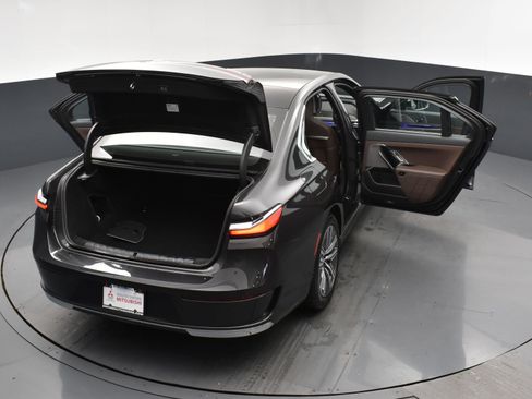 Used 2024 BMW i7 eDrive50 RWD image 24