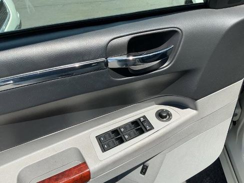 Used 2006 Chrysler 300 C w/ Protection Group II RWD image 11