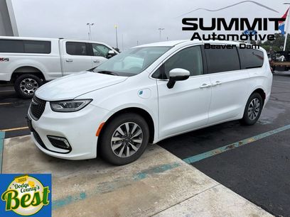 Used 2023 Chrysler Pacifica Touring-L