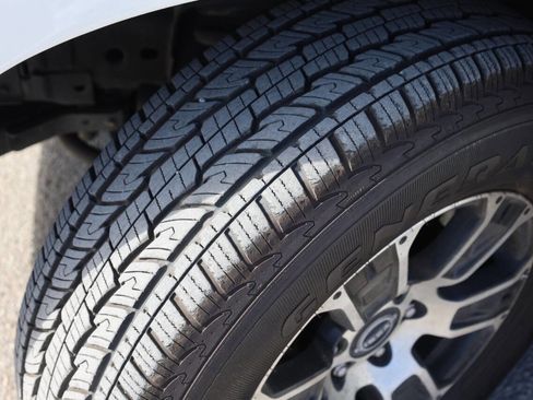 Used 2024 Nissan Titan SV image 25