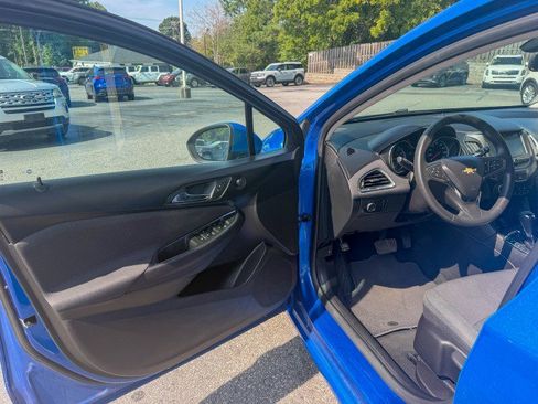 Used 2017 Chevrolet Cruze LT FWD image 14