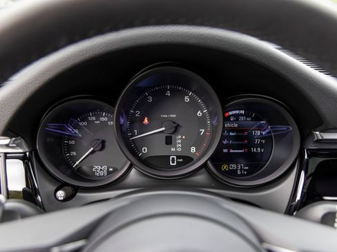 Certified 2026 Porsche Macan AWD/4WD image 39