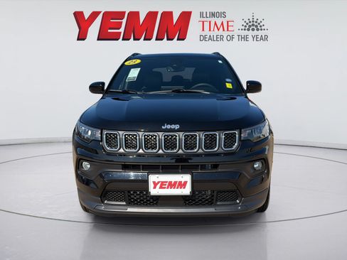 Used 2023 Jeep Compass Latitude AWD/4WD image 3