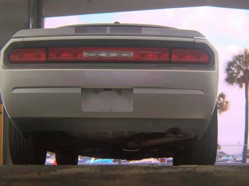 Used 2010 Dodge Challenger SE RWD image 7