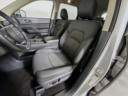 Used 2025 Nissan Pathfinder SV FWD image 25