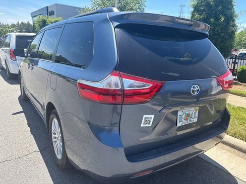 Used 2017 Toyota Sienna XLE FWD image 4