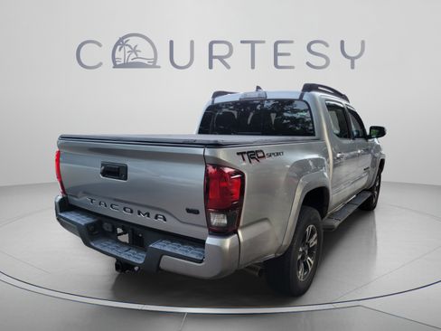 Used 2018 Toyota Tacoma TRD Sport RWD image 3